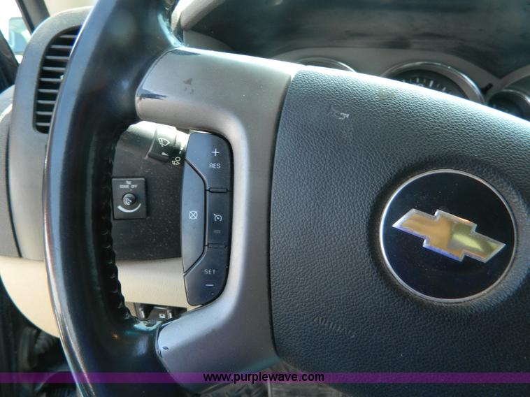 image for item J5107 2008 Chevrolet Silverado 2500HD Crew Cab pickup truck