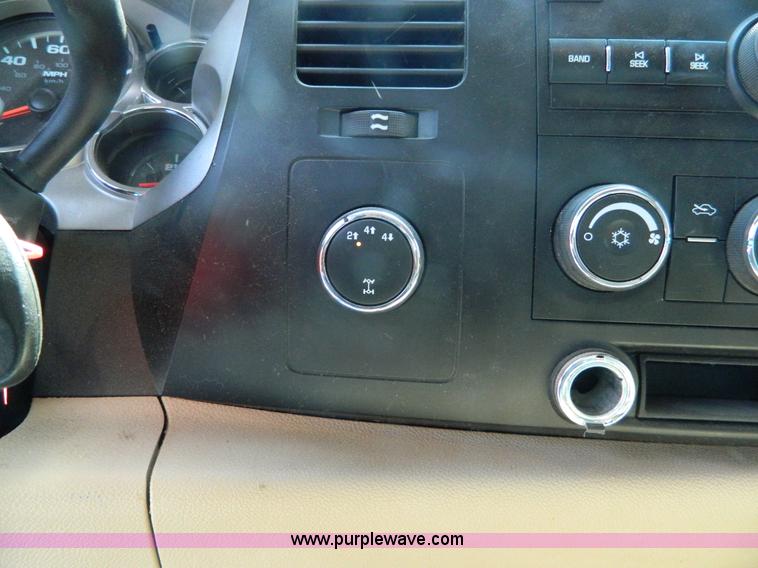 image for item J5107 2008 Chevrolet Silverado 2500HD Crew Cab pickup truck