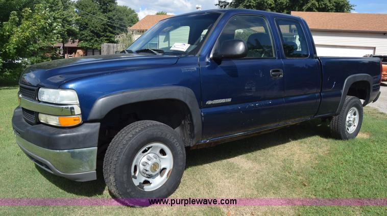 image for item K2794 2002 Chevrolet Silverado 2500HD Ext. Cab pickup truck