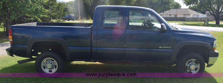 image for item K2794 2002 Chevrolet Silverado 2500HD Ext. Cab pickup truck