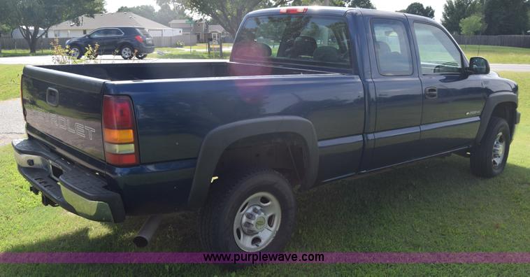 image for item K2794 2002 Chevrolet Silverado 2500HD Ext. Cab pickup truck