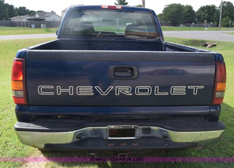 image for item K2794 2002 Chevrolet Silverado 2500HD Ext. Cab pickup truck