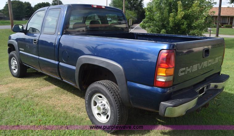 image for item K2794 2002 Chevrolet Silverado 2500HD Ext. Cab pickup truck