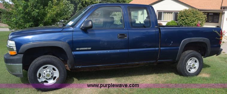 image for item K2794 2002 Chevrolet Silverado 2500HD Ext. Cab pickup truck