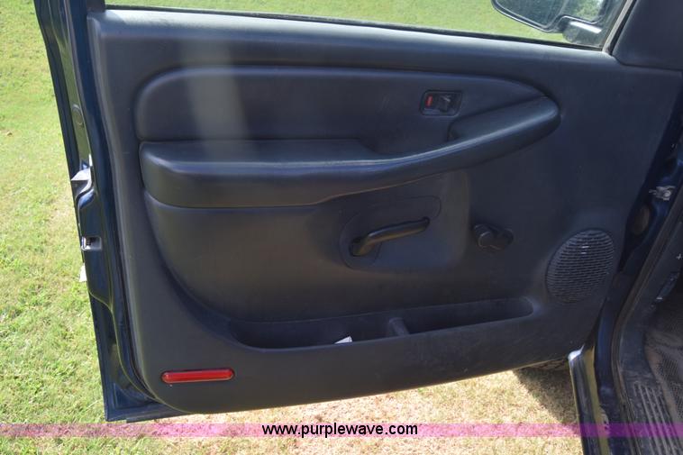 image for item K2794 2002 Chevrolet Silverado 2500HD Ext. Cab pickup truck