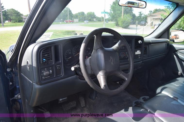 image for item K2794 2002 Chevrolet Silverado 2500HD Ext. Cab pickup truck