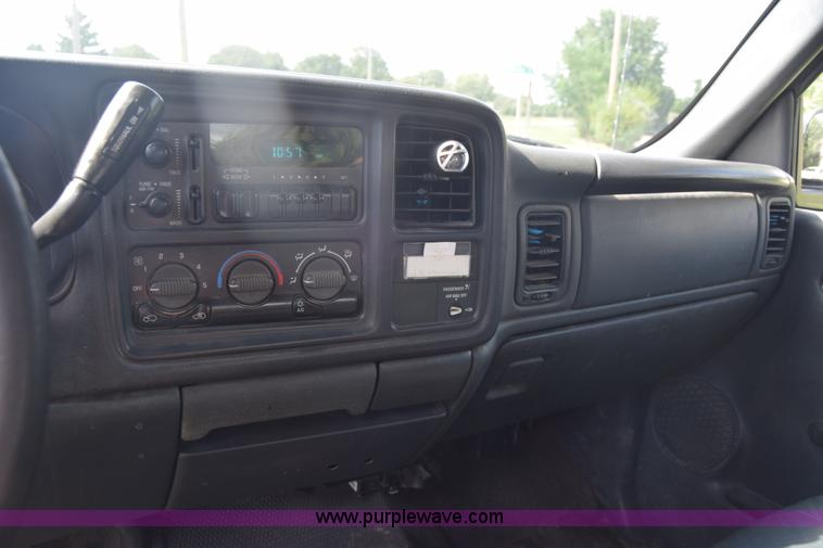 image for item K2794 2002 Chevrolet Silverado 2500HD Ext. Cab pickup truck