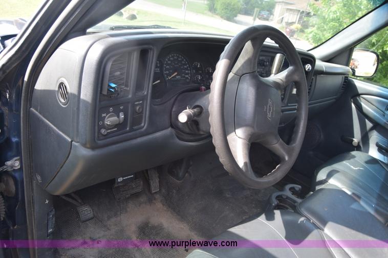 image for item K2794 2002 Chevrolet Silverado 2500HD Ext. Cab pickup truck