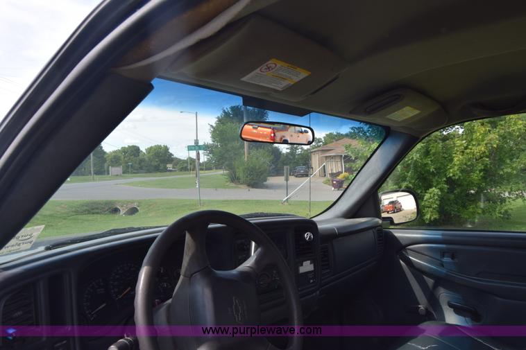 image for item K2794 2002 Chevrolet Silverado 2500HD Ext. Cab pickup truck