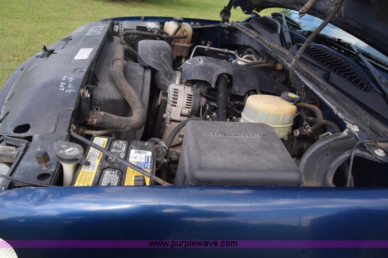 image for item K2794 2002 Chevrolet Silverado 2500HD Ext. Cab pickup truck