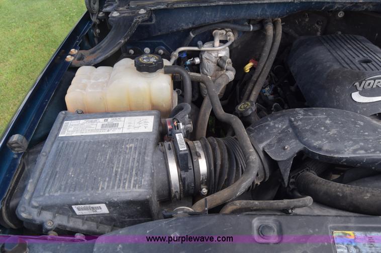 image for item K2794 2002 Chevrolet Silverado 2500HD Ext. Cab pickup truck