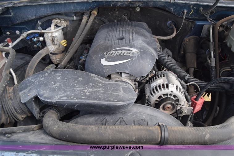 image for item K2794 2002 Chevrolet Silverado 2500HD Ext. Cab pickup truck