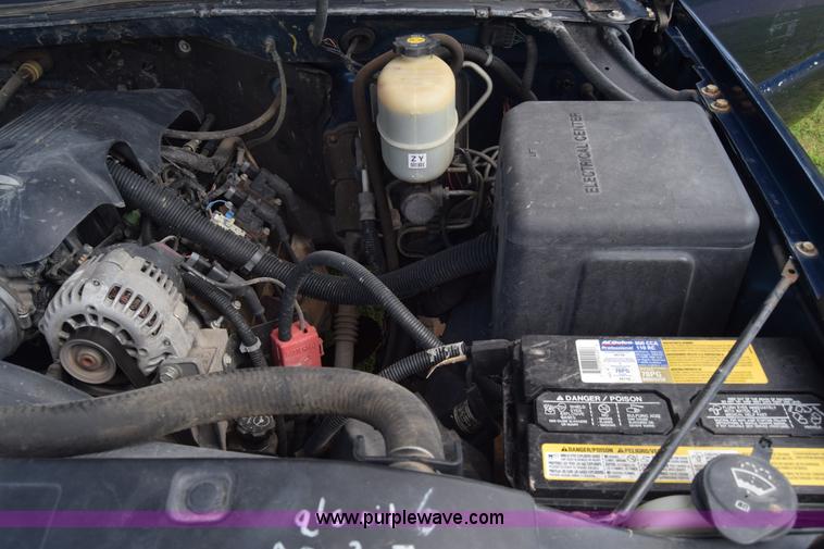 image for item K2794 2002 Chevrolet Silverado 2500HD Ext. Cab pickup truck