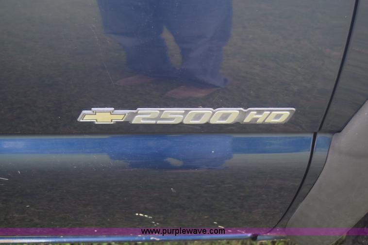 image for item K2794 2002 Chevrolet Silverado 2500HD Ext. Cab pickup truck