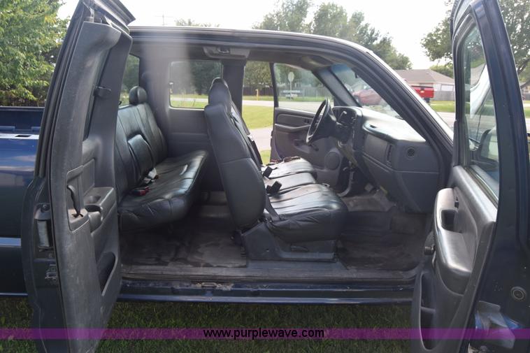 image for item K2794 2002 Chevrolet Silverado 2500HD Ext. Cab pickup truck