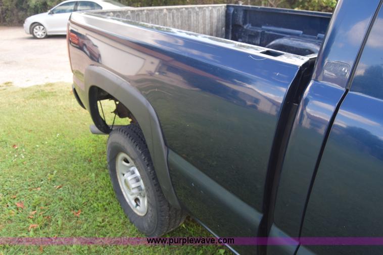 image for item K2794 2002 Chevrolet Silverado 2500HD Ext. Cab pickup truck