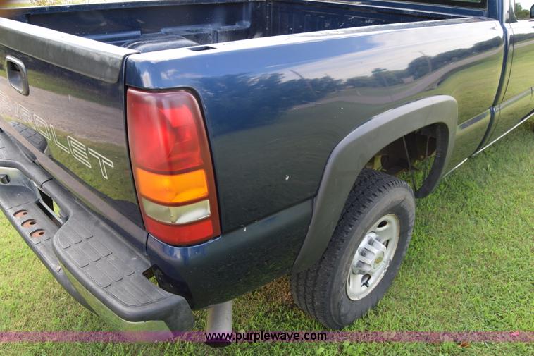 image for item K2794 2002 Chevrolet Silverado 2500HD Ext. Cab pickup truck