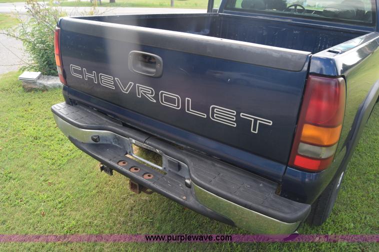 image for item K2794 2002 Chevrolet Silverado 2500HD Ext. Cab pickup truck