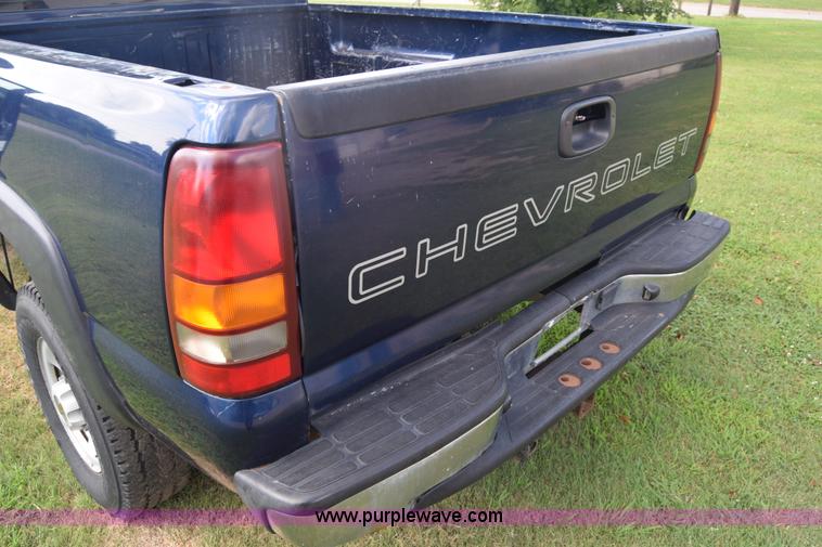 image for item K2794 2002 Chevrolet Silverado 2500HD Ext. Cab pickup truck
