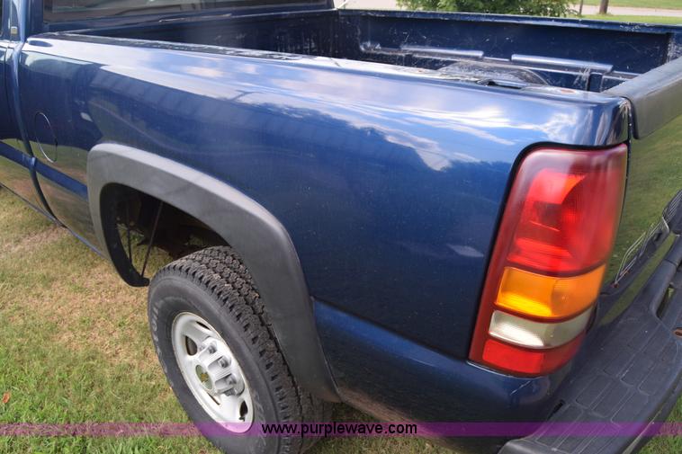 image for item K2794 2002 Chevrolet Silverado 2500HD Ext. Cab pickup truck