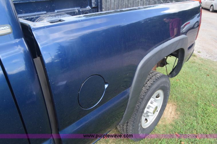 image for item K2794 2002 Chevrolet Silverado 2500HD Ext. Cab pickup truck