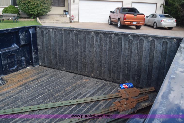 image for item K2794 2002 Chevrolet Silverado 2500HD Ext. Cab pickup truck