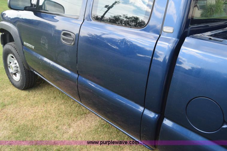 image for item K2794 2002 Chevrolet Silverado 2500HD Ext. Cab pickup truck