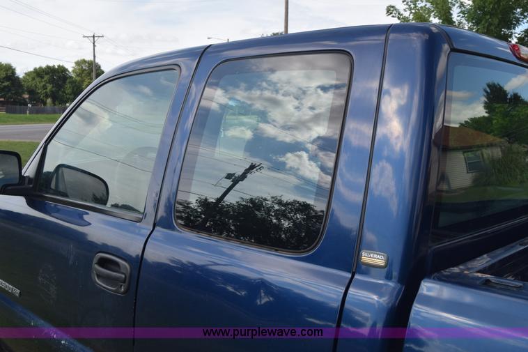 image for item K2794 2002 Chevrolet Silverado 2500HD Ext. Cab pickup truck