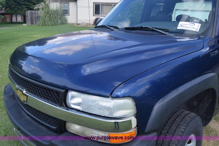 image for item K2794 2002 Chevrolet Silverado 2500HD Ext. Cab pickup truck