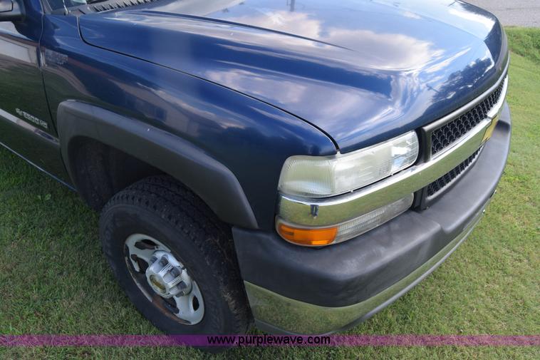 image for item K2794 2002 Chevrolet Silverado 2500HD Ext. Cab pickup truck