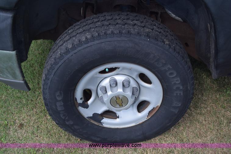 image for item K2794 2002 Chevrolet Silverado 2500HD Ext. Cab pickup truck