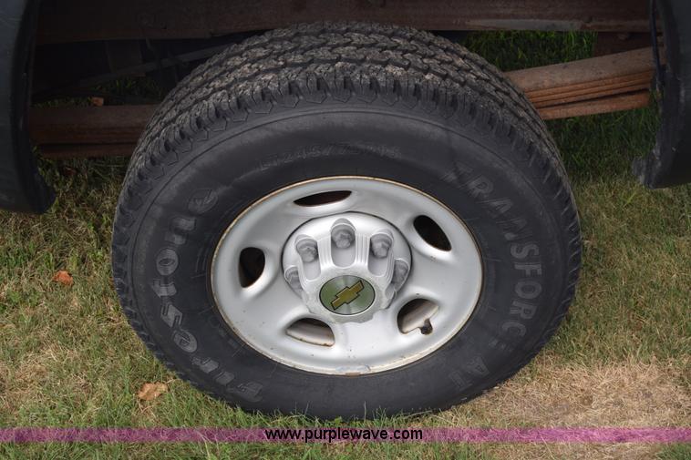 image for item K2794 2002 Chevrolet Silverado 2500HD Ext. Cab pickup truck