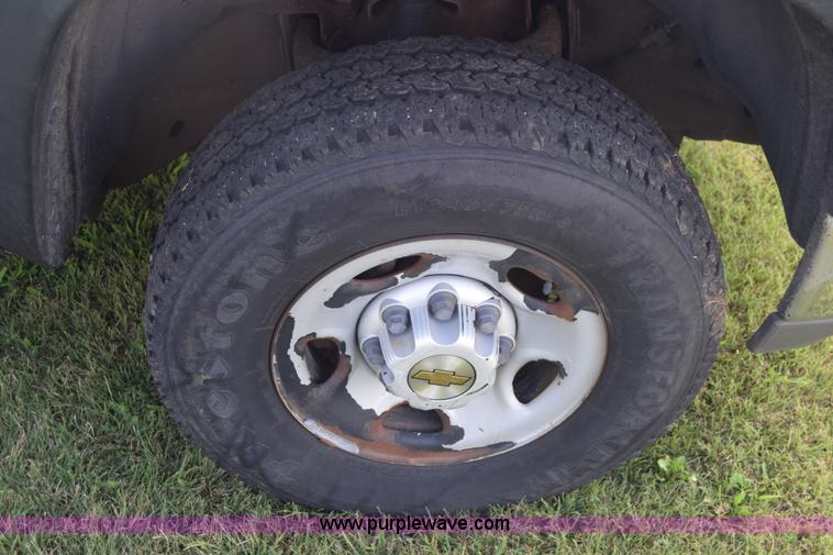 image for item K2794 2002 Chevrolet Silverado 2500HD Ext. Cab pickup truck