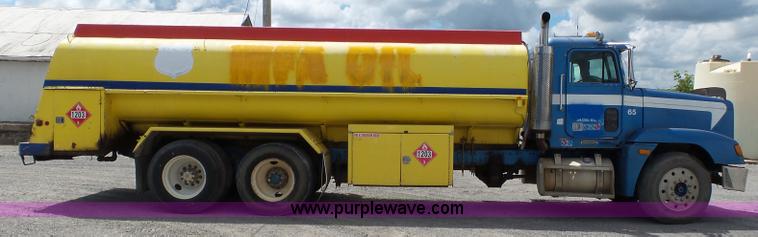 image for item K3479 1998 Freightliner FLD fuel truck