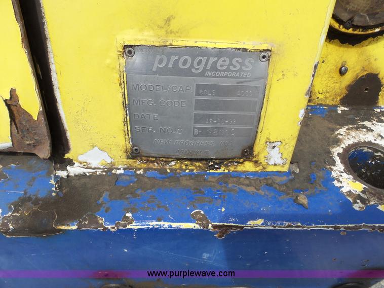 image for item K3479 1998 Freightliner FLD fuel truck