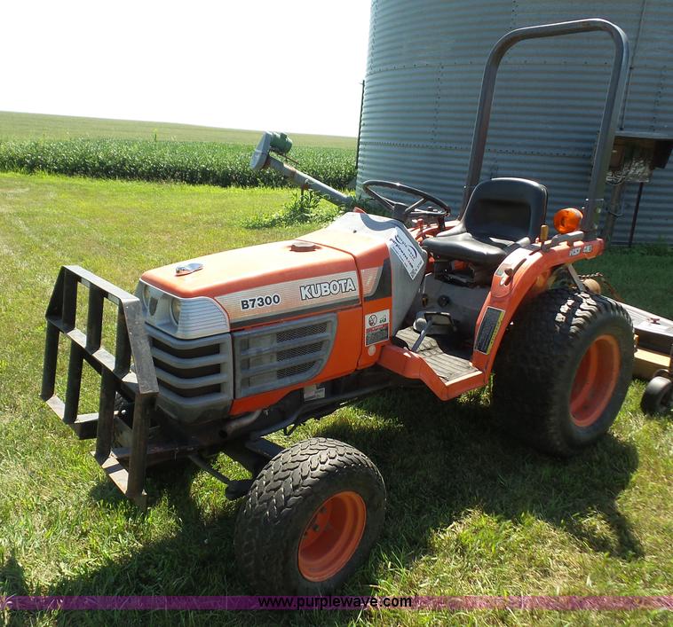 image for item K3740 Kubota B7300HST tractor