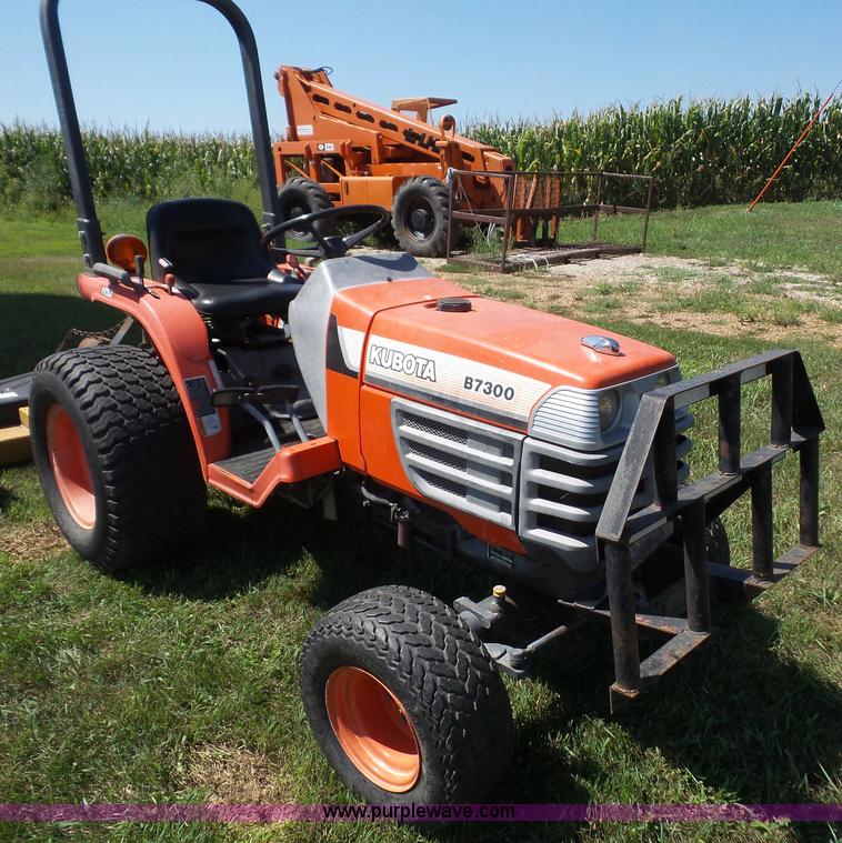 image for item K3740 Kubota B7300HST tractor
