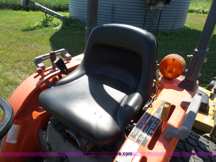 image for item K3740 Kubota B7300HST tractor