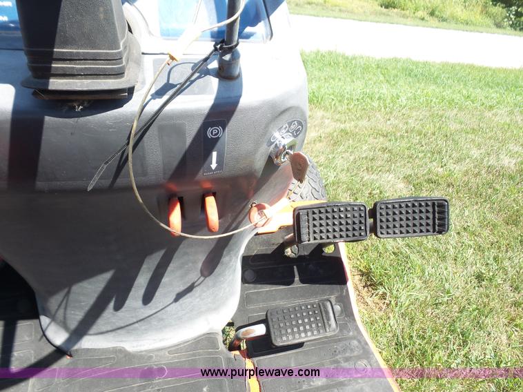 image for item K3740 Kubota B7300HST tractor