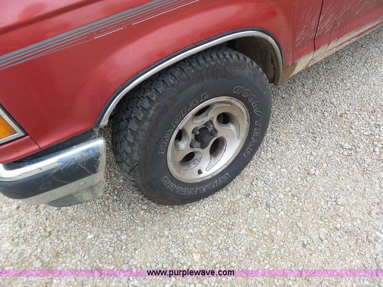 image for item K5709 1992 Ford Ranger SuperCab pickup truck