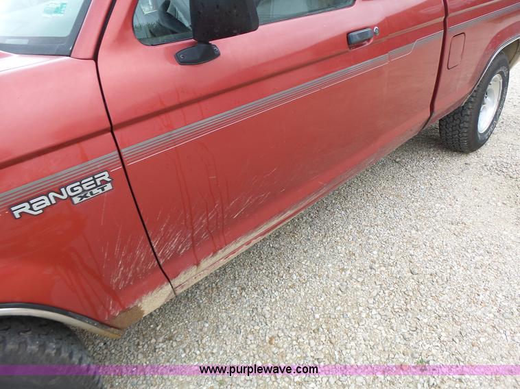 image for item K5709 1992 Ford Ranger SuperCab pickup truck