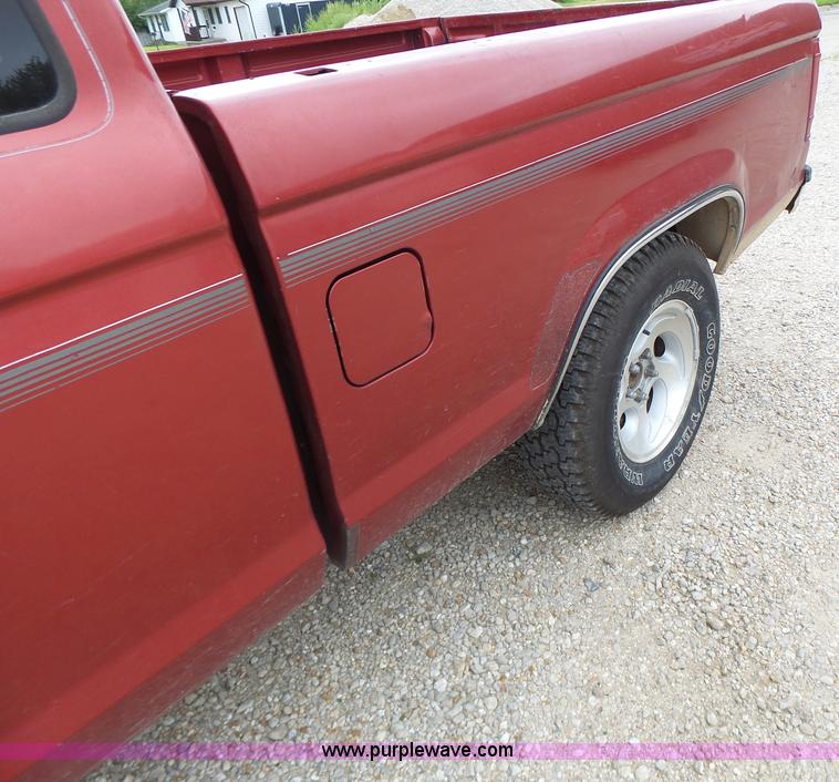 image for item K5709 1992 Ford Ranger SuperCab pickup truck