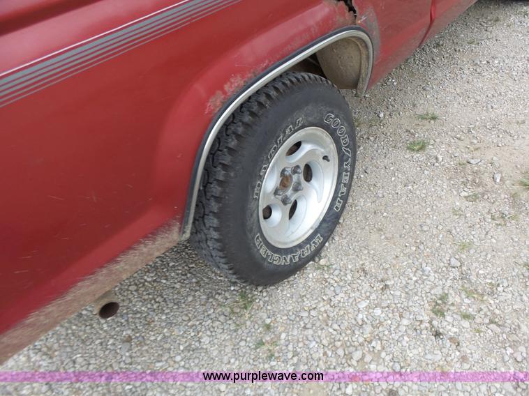 image for item K5709 1992 Ford Ranger SuperCab pickup truck