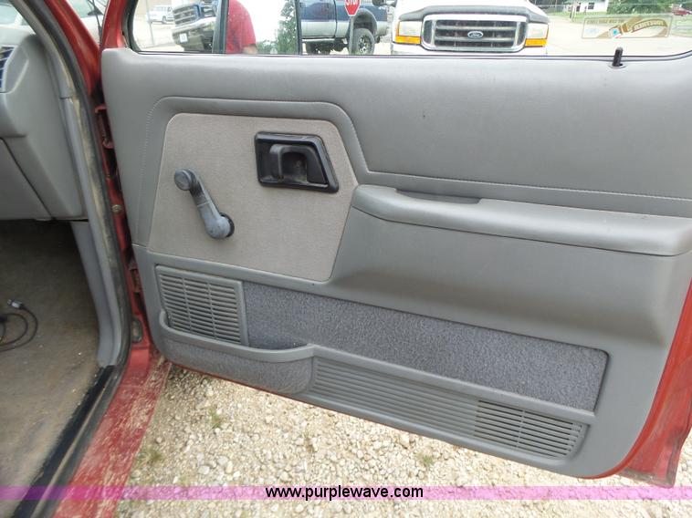 image for item K5709 1992 Ford Ranger SuperCab pickup truck