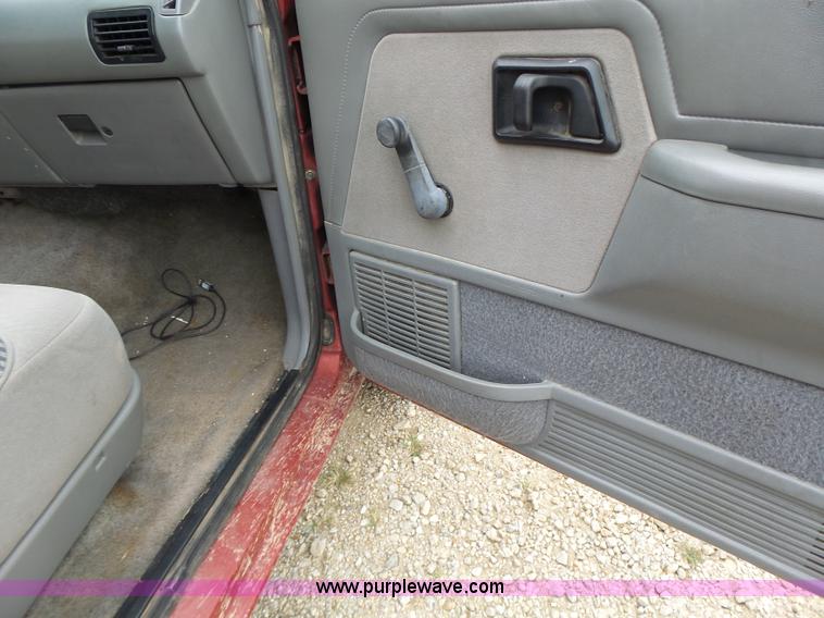 image for item K5709 1992 Ford Ranger SuperCab pickup truck