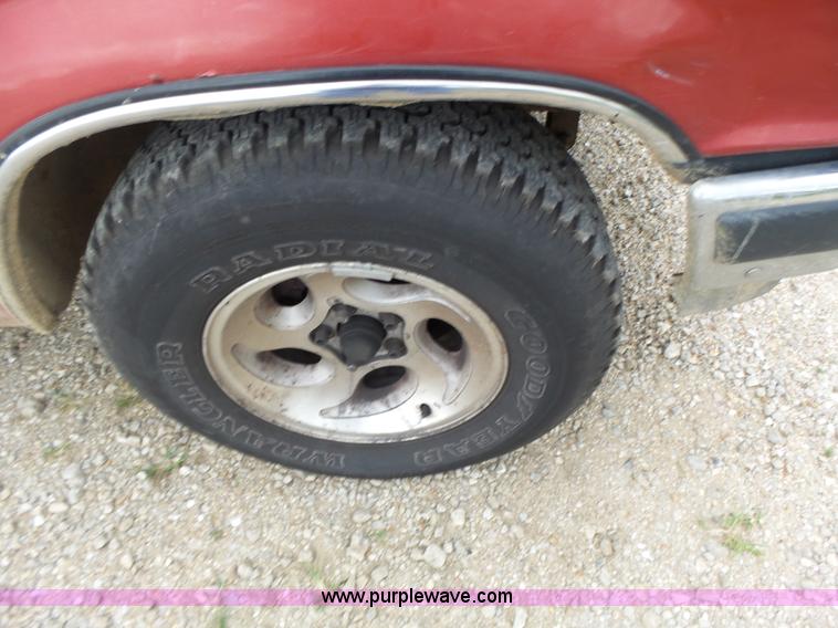 image for item K5709 1992 Ford Ranger SuperCab pickup truck