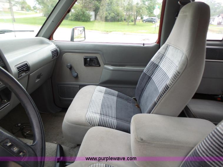 image for item K5709 1992 Ford Ranger SuperCab pickup truck