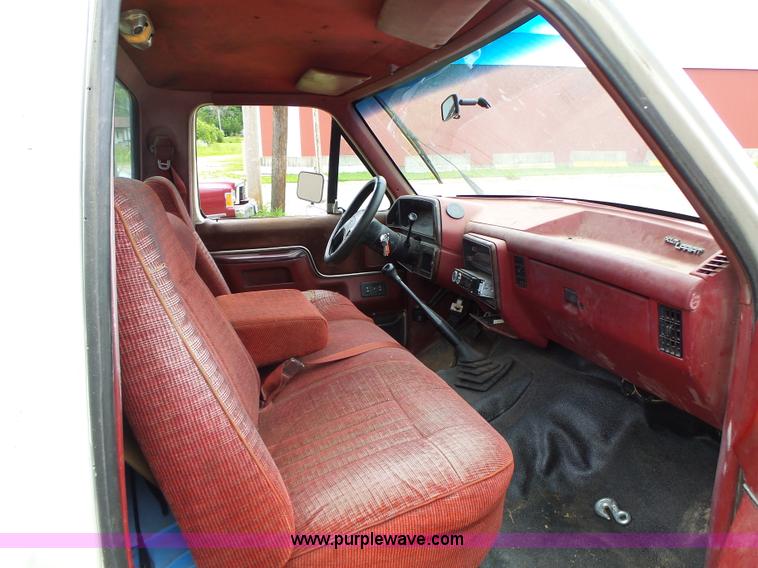 image for item K5711 1988 Ford F350 rollback truck