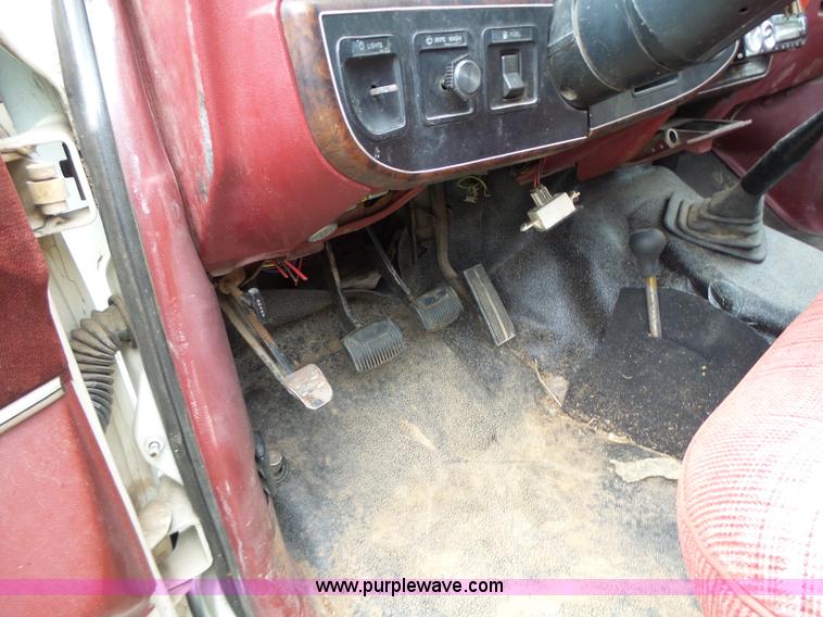 image for item K5711 1988 Ford F350 rollback truck