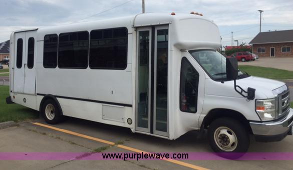 image for item K5719 2009 Ford E450 Champion bus